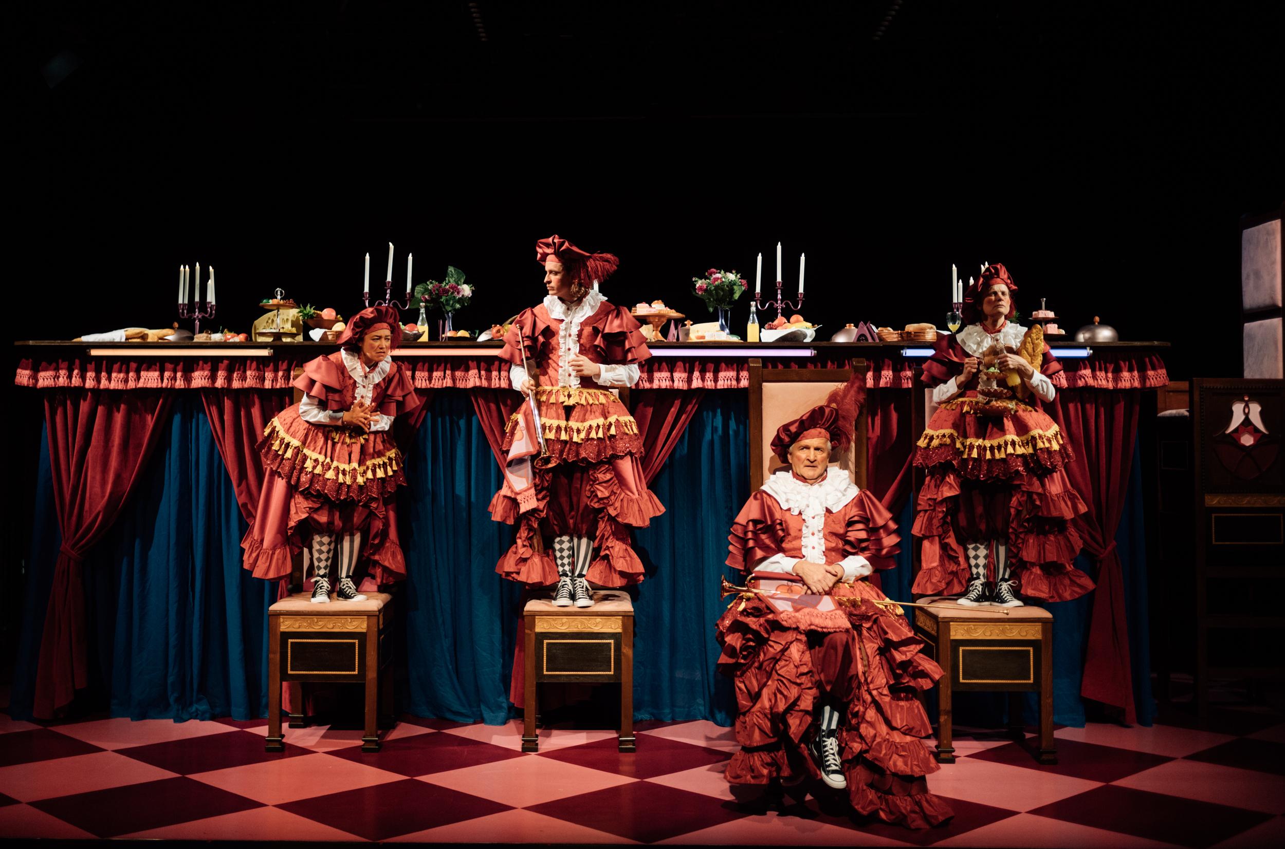 Weit mehr als eine Talentprobe: „Fanfaren!“ von Noëlle Haeseling (UA) in der Regie von Andreas Widenka am Theater Oberhausen.