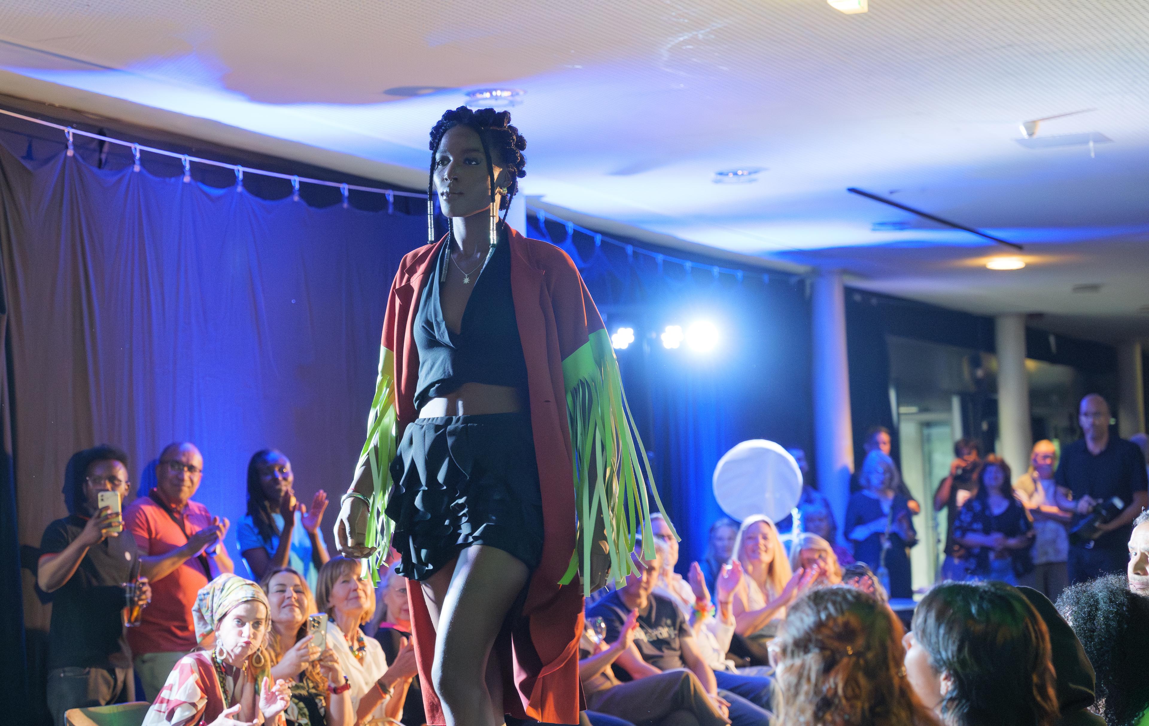 Die UBUNTU Fashion Show der Künstlerin und Nachhaltigkeitsaktivistin Babu Noella. Foto Junior Westhoff