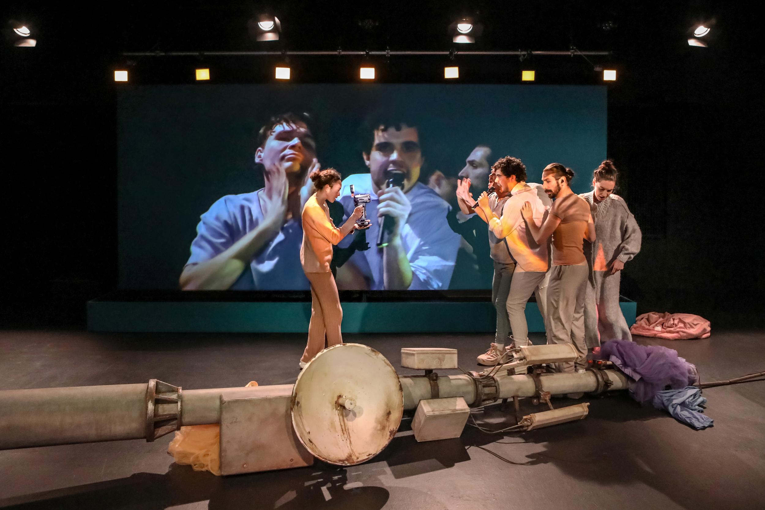 Spiel mit (Sprach-)Bildern: „Winterreise“ in der Regie von Zino Wey am Schauspiel Dortmund. Foto Birgit Hupfeld