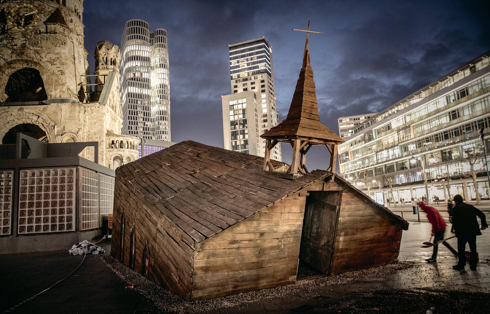 „Die Bibel“ (in der Übersetzung von Novoflot) #1 Der Schrei“, in Kooperation mit Radialsystem V und der Volksbühne am Rosa-Luxemburg-Platz. Komposition Michael Wertmüller, Regie Sven Holm, musikalische Leitung Vicente Larrañaga