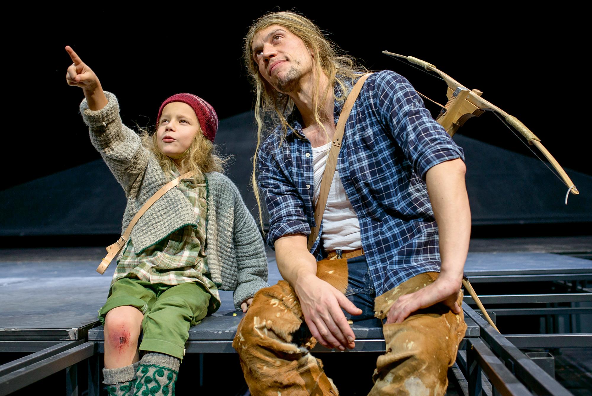 Szenen aus „Wilhelm Tell“, Drama von Friedrich Schiller, Regie Jan Neumann. Eine Produktion vom Deutsches Nationaltheater und Staatskapelle Weimar, 2019. Nominiert für den Deutschen Theaterpreis DER FAUST 2019