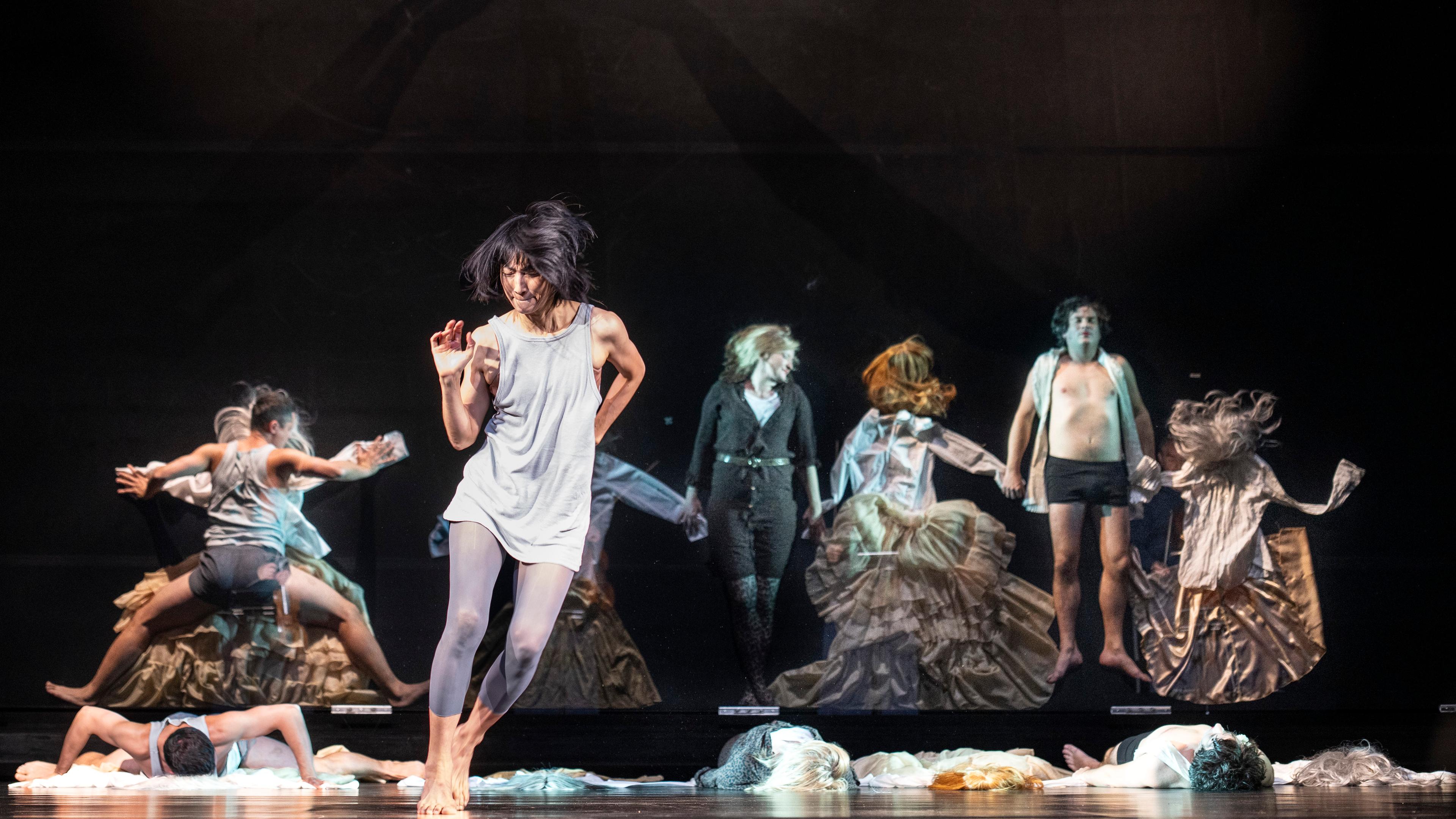 Heiner Müller reich unterfüttert: „Quartett zum Quadrat“ mit zwei Streichquartetten von Leoš Janáček, inszeniert von Nico and the Navigators.