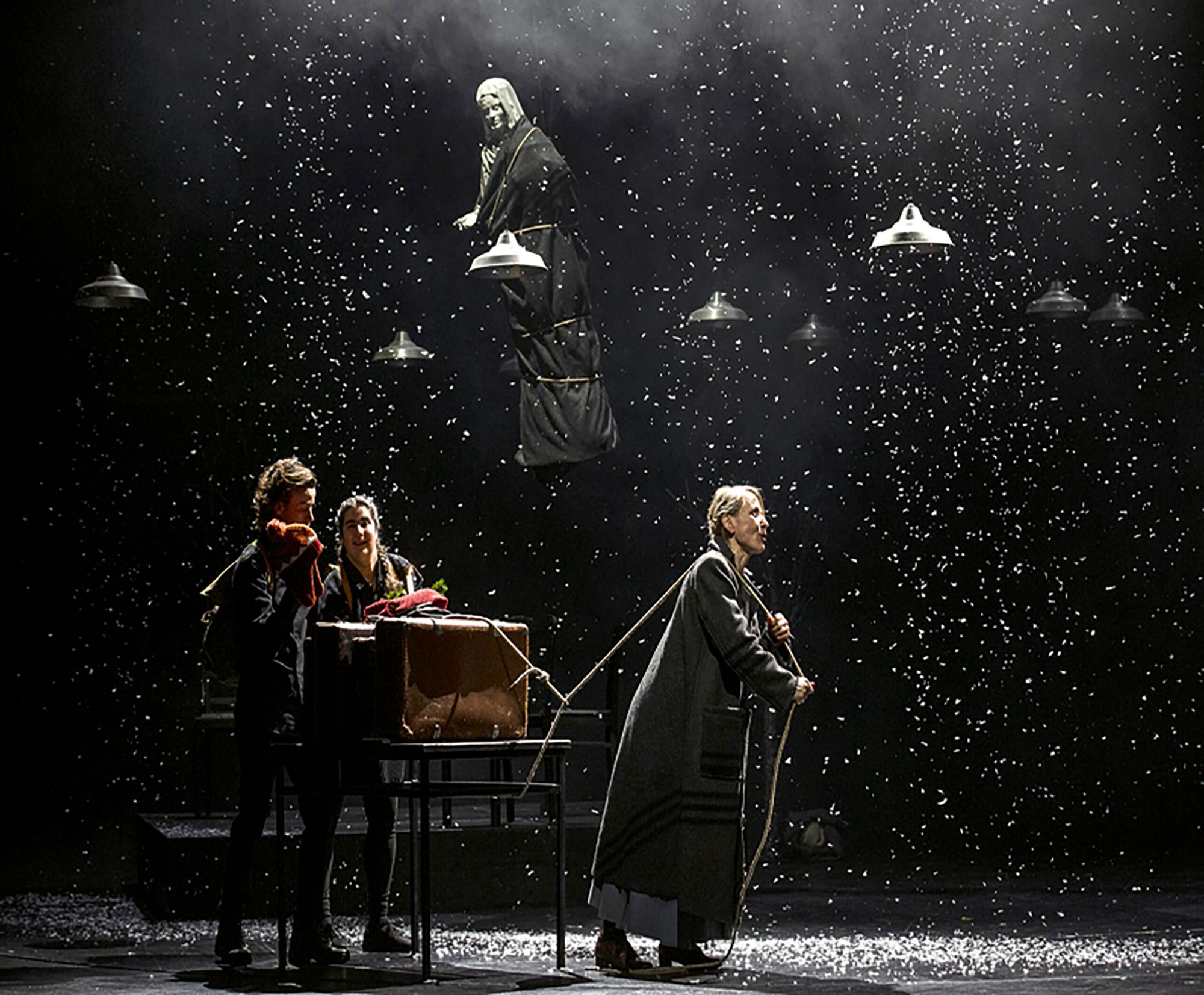 „Wege übers Land“ in der Regie von Maik Priebe am Theater und Orchester Neubrandenburg/Neustrelitz