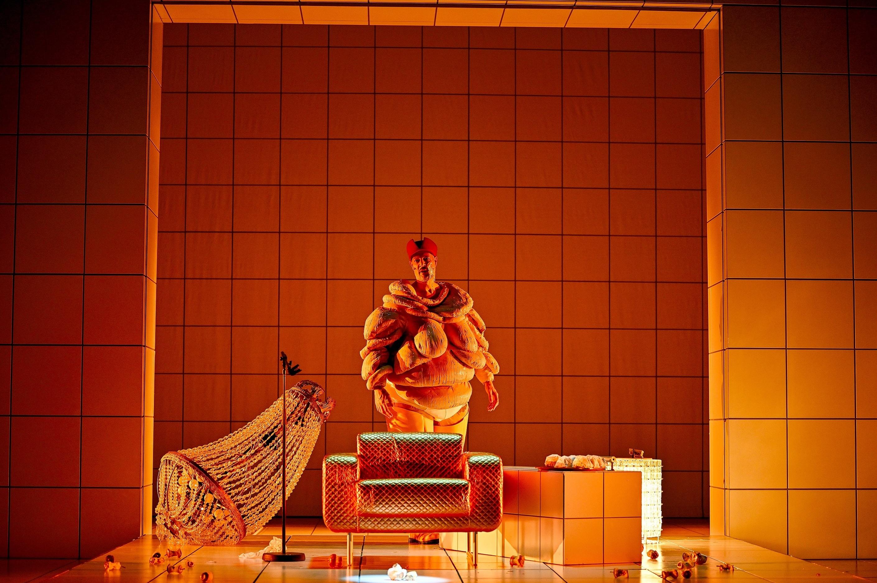 Der Horror ist real und die Türen sind offen: „You came, you saw – Ein No Escape Room“ von Ayşe Güvendiren am Staatsschauspiel Dresden.