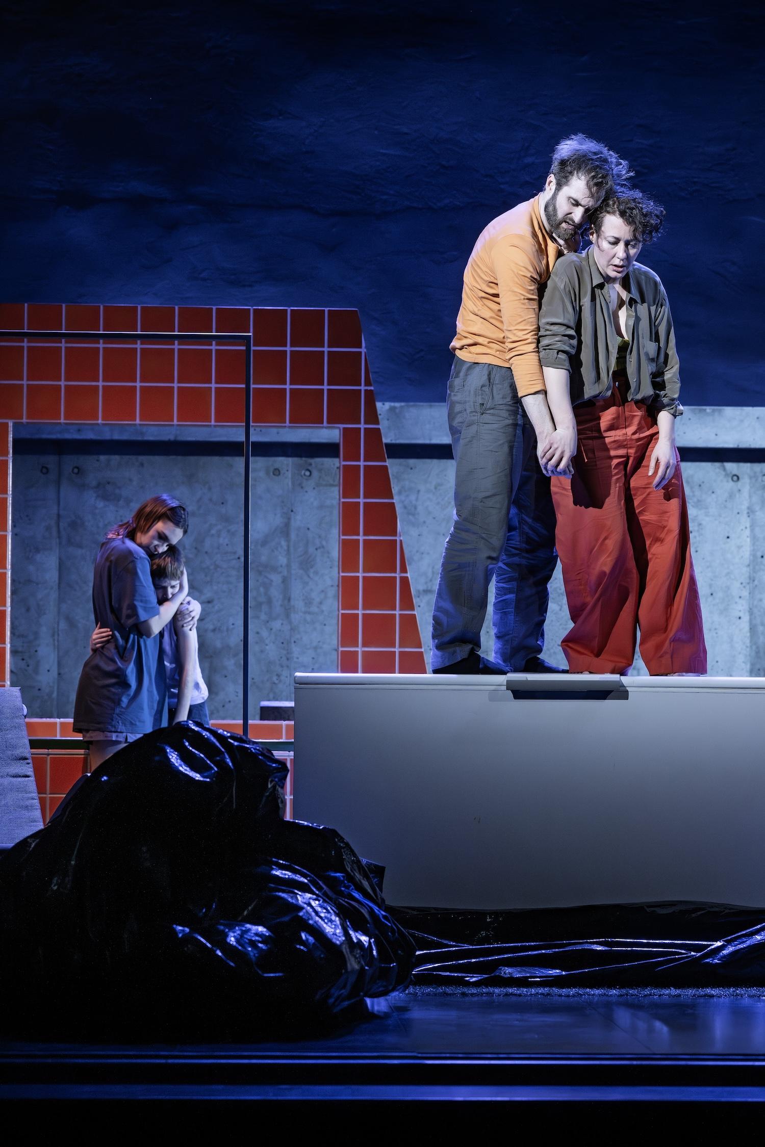 Partizipation als Prinzip von Nähe und Verfremdung: „Home“ von Antoine Jaccoud nach dem Film von Ursula Meier in einer Inszenierung von Nadine Schwitter am TOBS! Solothurn.