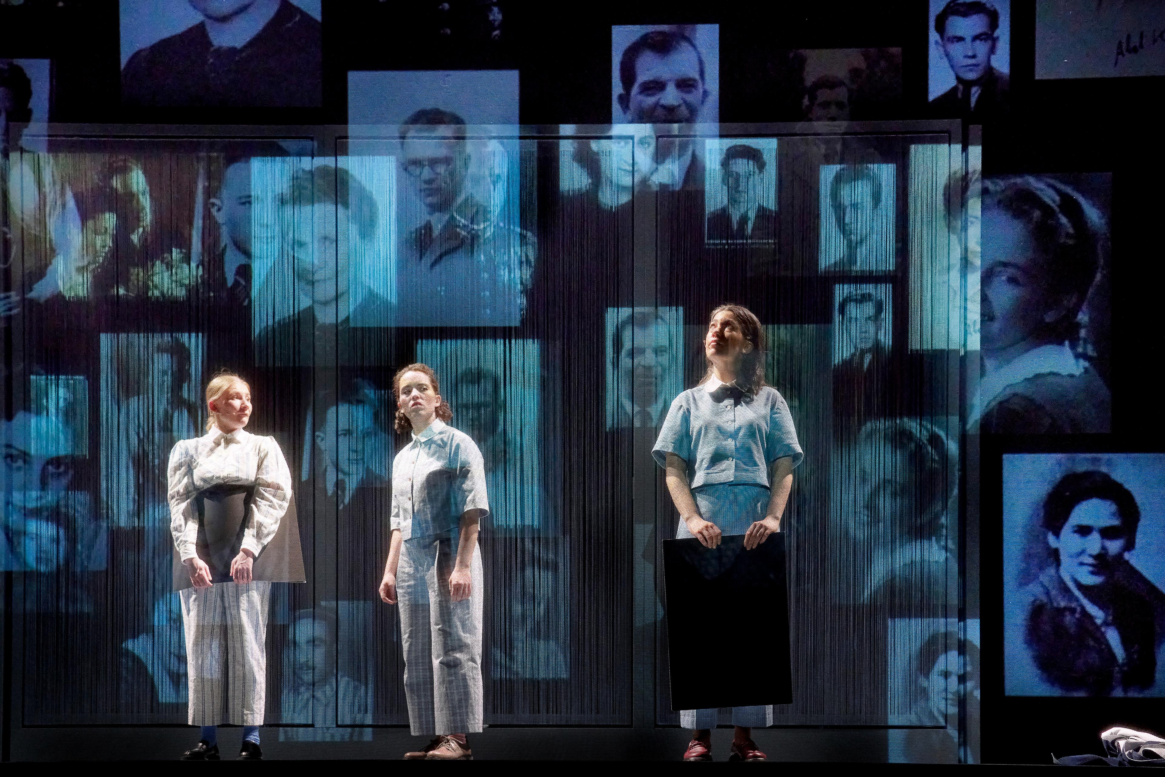 Auf der Suche nach einer Form des angemessenen Erinnerns an den Holocaust und seine schwierige und widersprüchliche Aufarbeitung im Nachkriegsösterreich: „Stromberger oder Bilder von Allem" am Vorarlberger Landestheater.