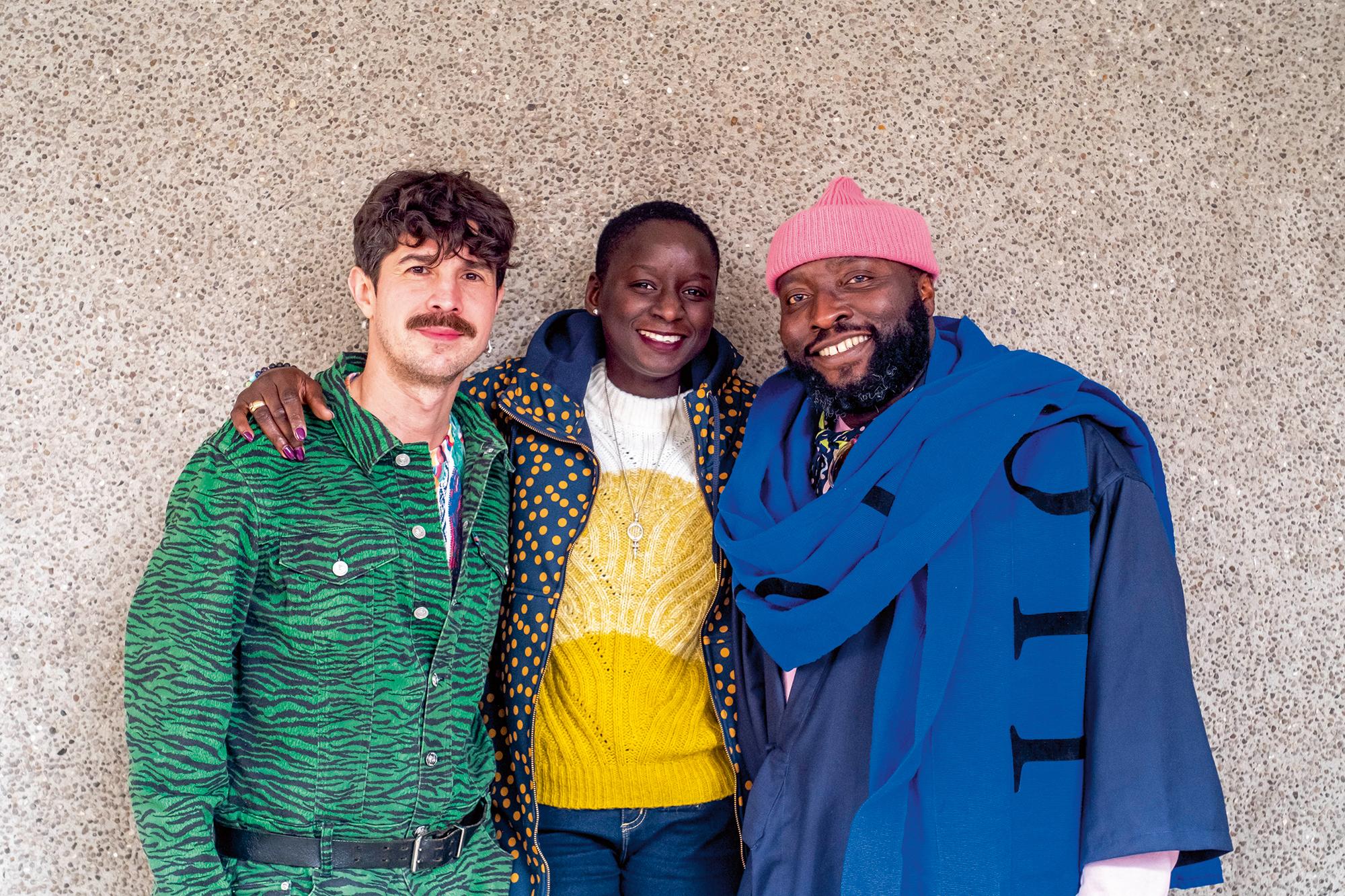 Bonaventure Soh Bejeng Ndikung (rechts), Marie Elena Pereira (mitte) und Carlos Maria Romero (links)