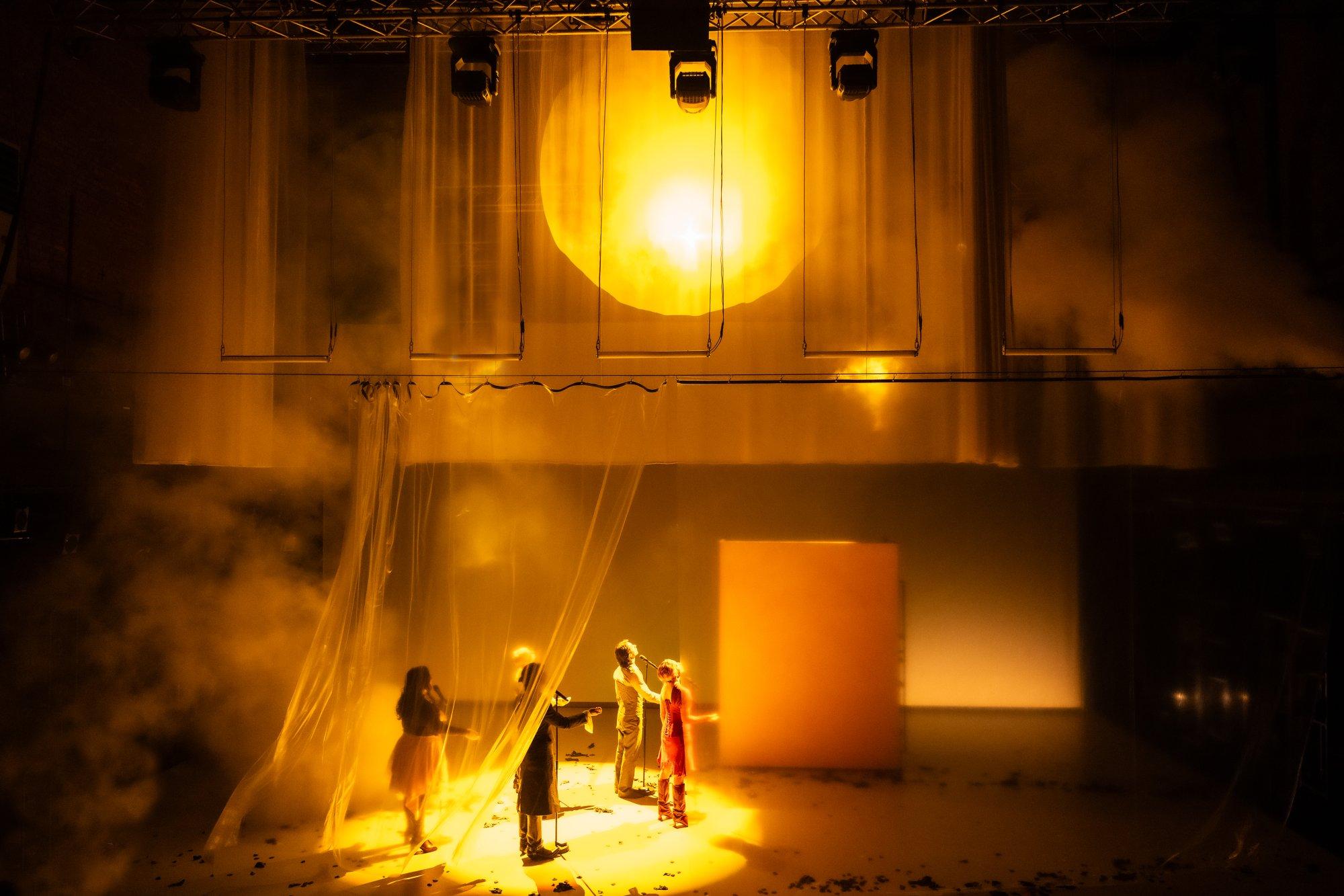 Szene aus „Reigen. Variationen“ von Anja Hilling frei nach Arthur Schnitzler, inszeniert von Ran Chai Bar-zvi am Residenztheater München.