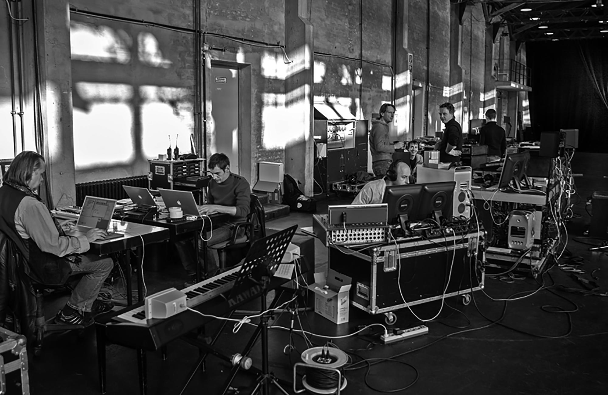 Forschungsprojekt William Forsythe & Forum Neues Musiktheater: Andreas Breitscheid, Manuel Poletti, Olivier Pasquet, Nils Lanz, Dietrich Krüger, 2005/06.