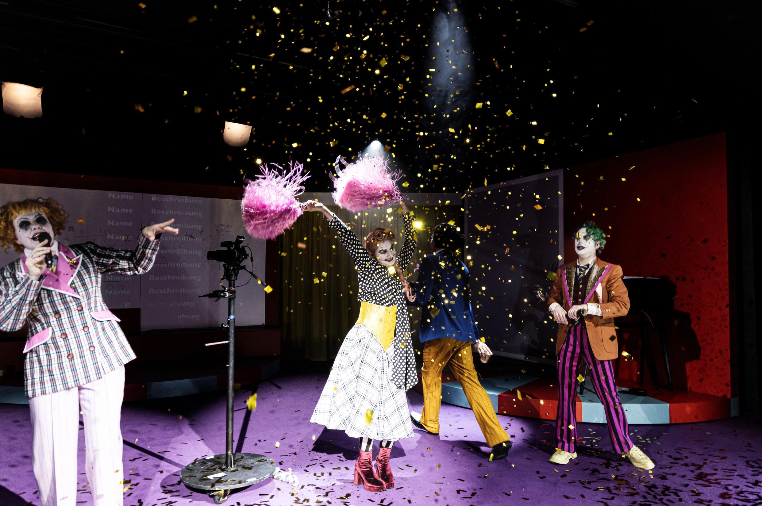 „Leaks. Von Mölln bis Hanau“, Text und Regie von Nuran David Calis am Schauspiel Frankfurt. Foto Laura Nickel