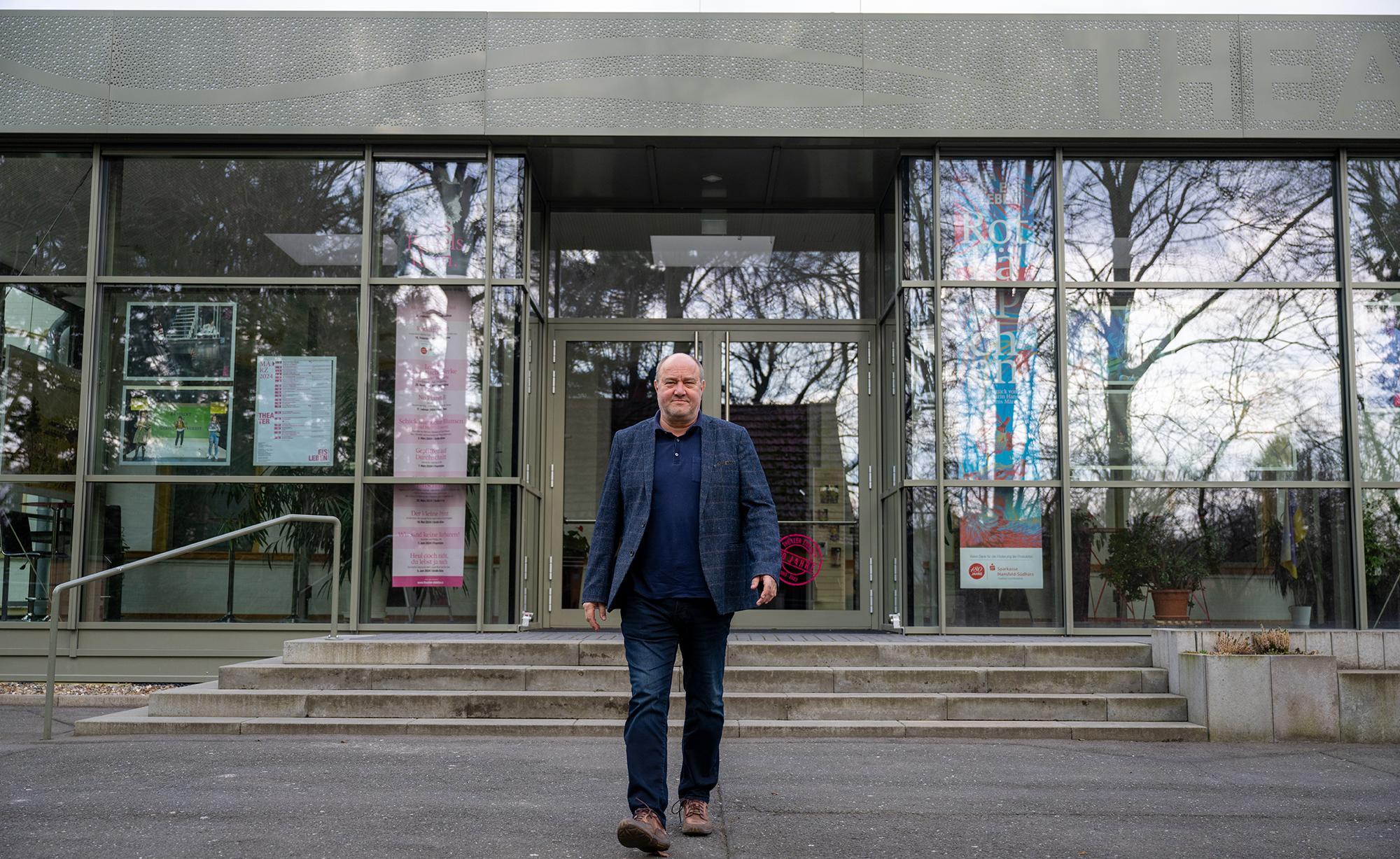 Ulrich Fischer, Intendant des Theaters Eisleben, wurde feierlich in den Ruhestand verabschiedet. Er war seit 1986 am Haus tätig und seit 1994 hat er die Leitung übernommen