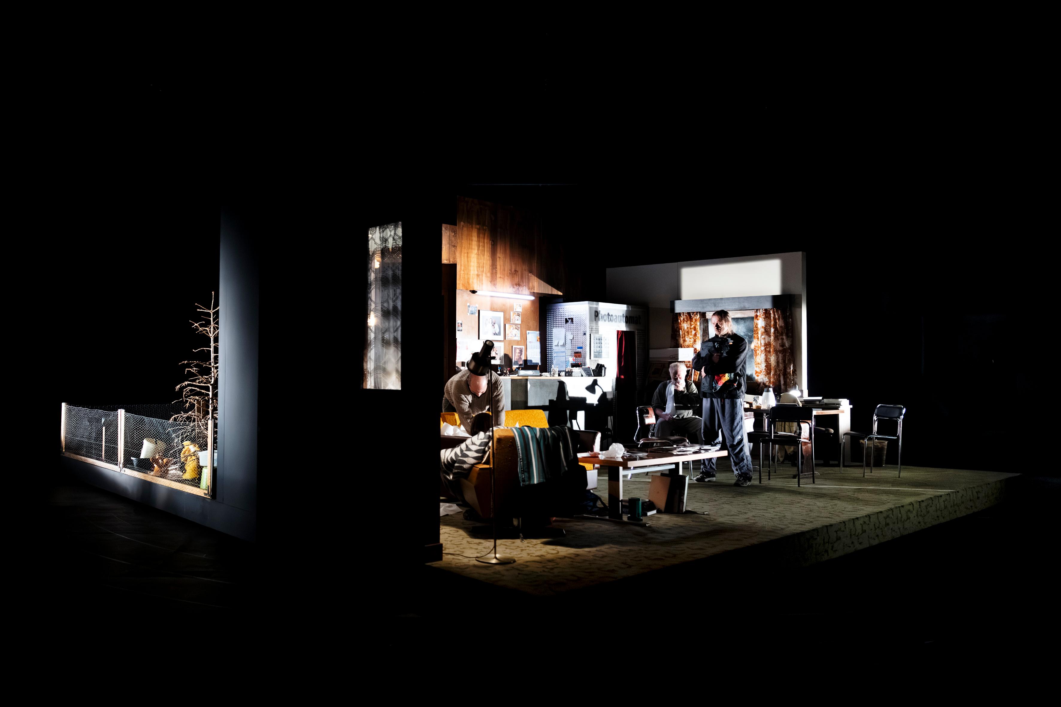 Ist die Wahrheit immer anständiger als die Lüge? Schaubühnen-Chef Ostermeier inszeniert Ibsens „Wildente“.