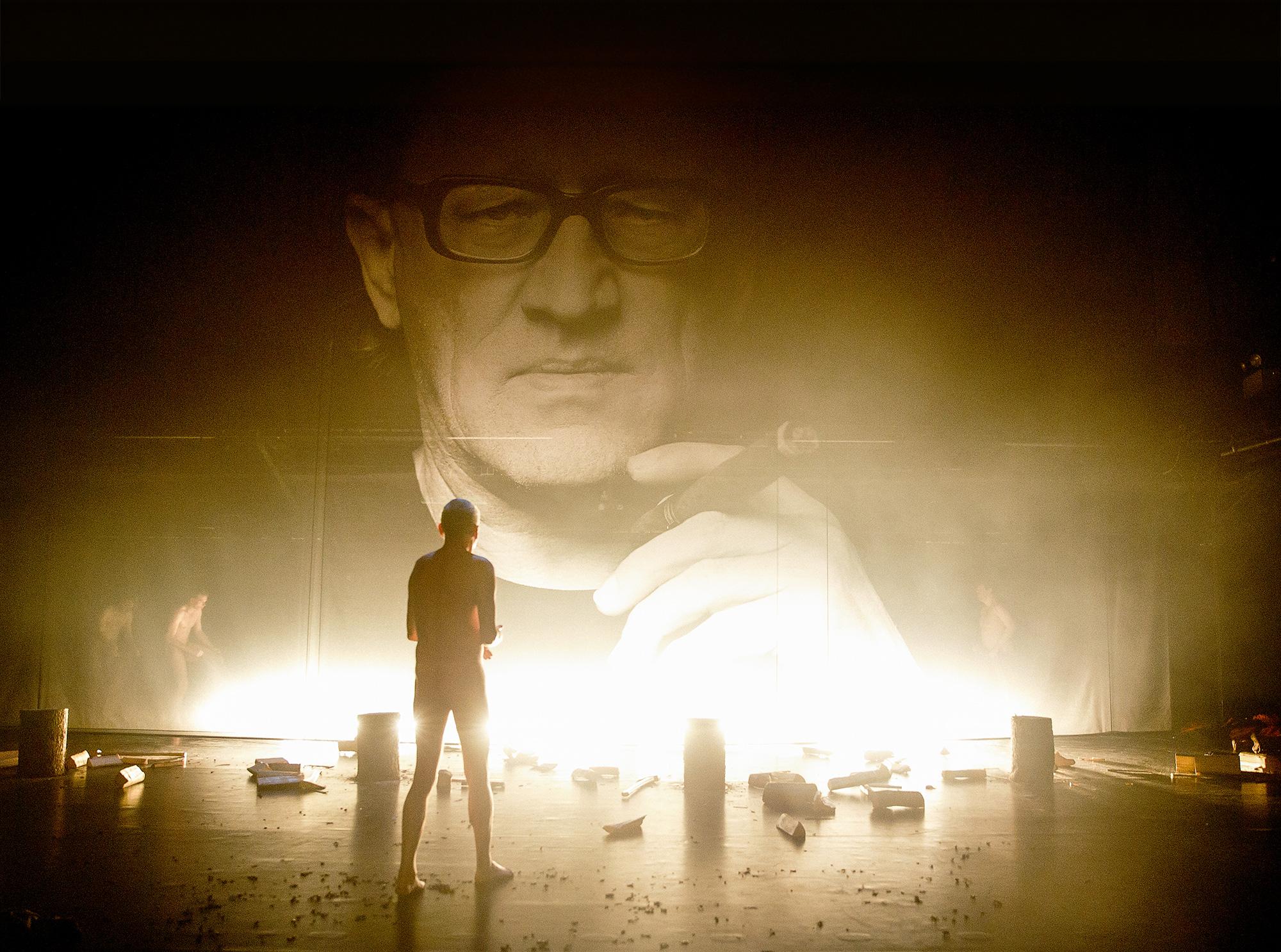 „Mauser“ von Heiner Müller. Regie, Bühne, Musik Oliver Frljić, Kostüme Sandra Dekanić am Residenztheater München, 2017