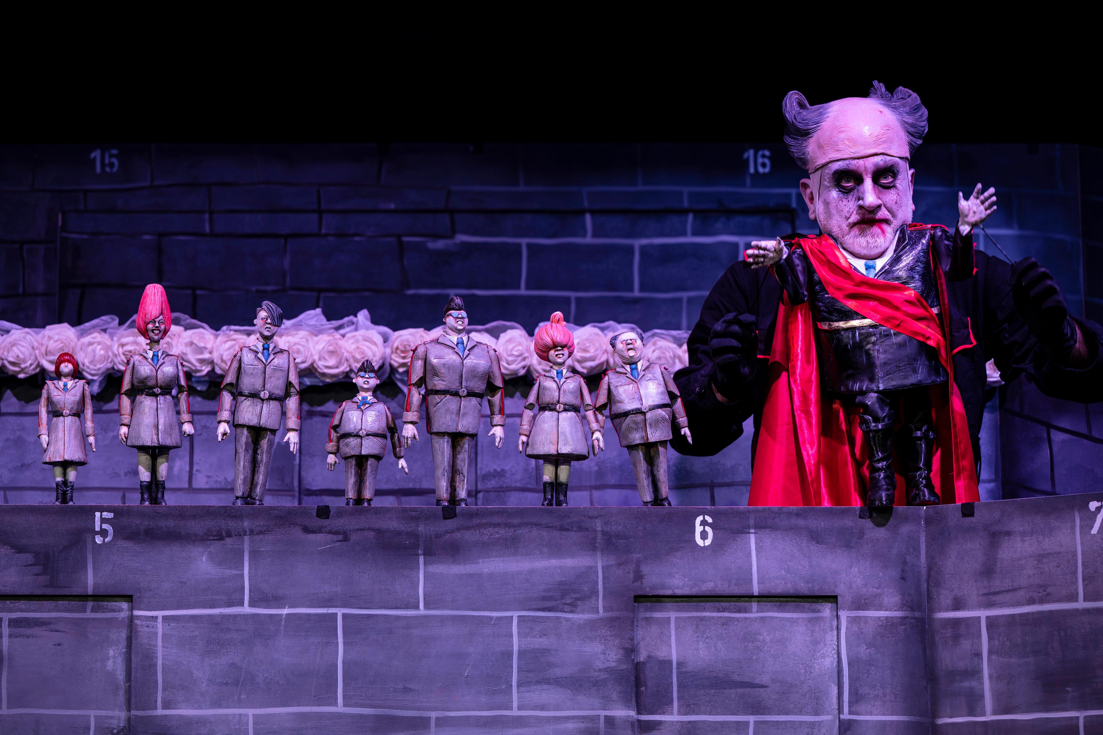 Die Leute, die nicht gerettet werden wollen: „Der Drache“ von Jewgeni Schwarz in der Regie von Frank Alexander Engel am Theater Waidspeicher Erfurt.