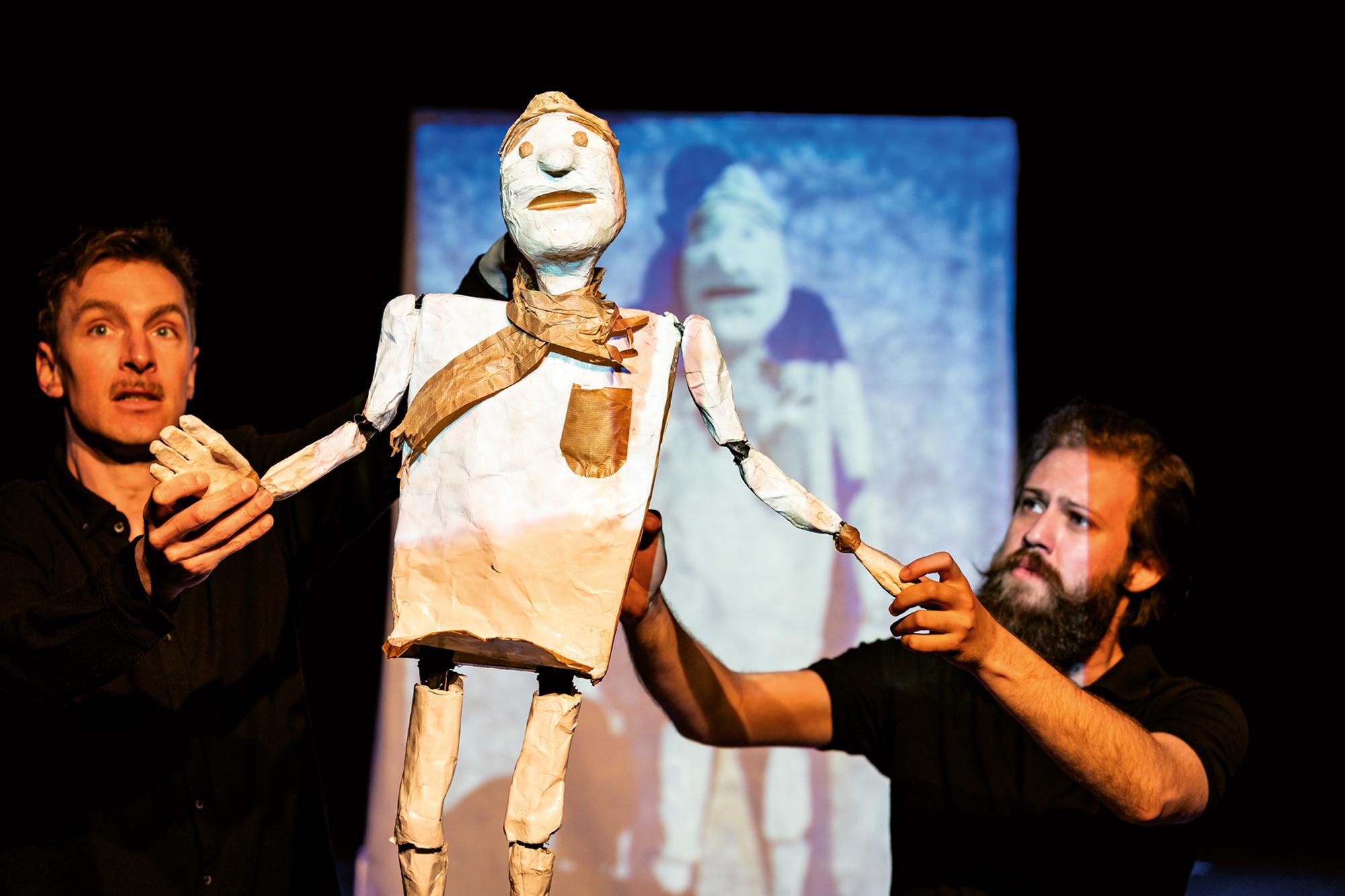 Cat Smits Company / Centre National d’Art de la Marionnette, Vis-à-Vis(a)