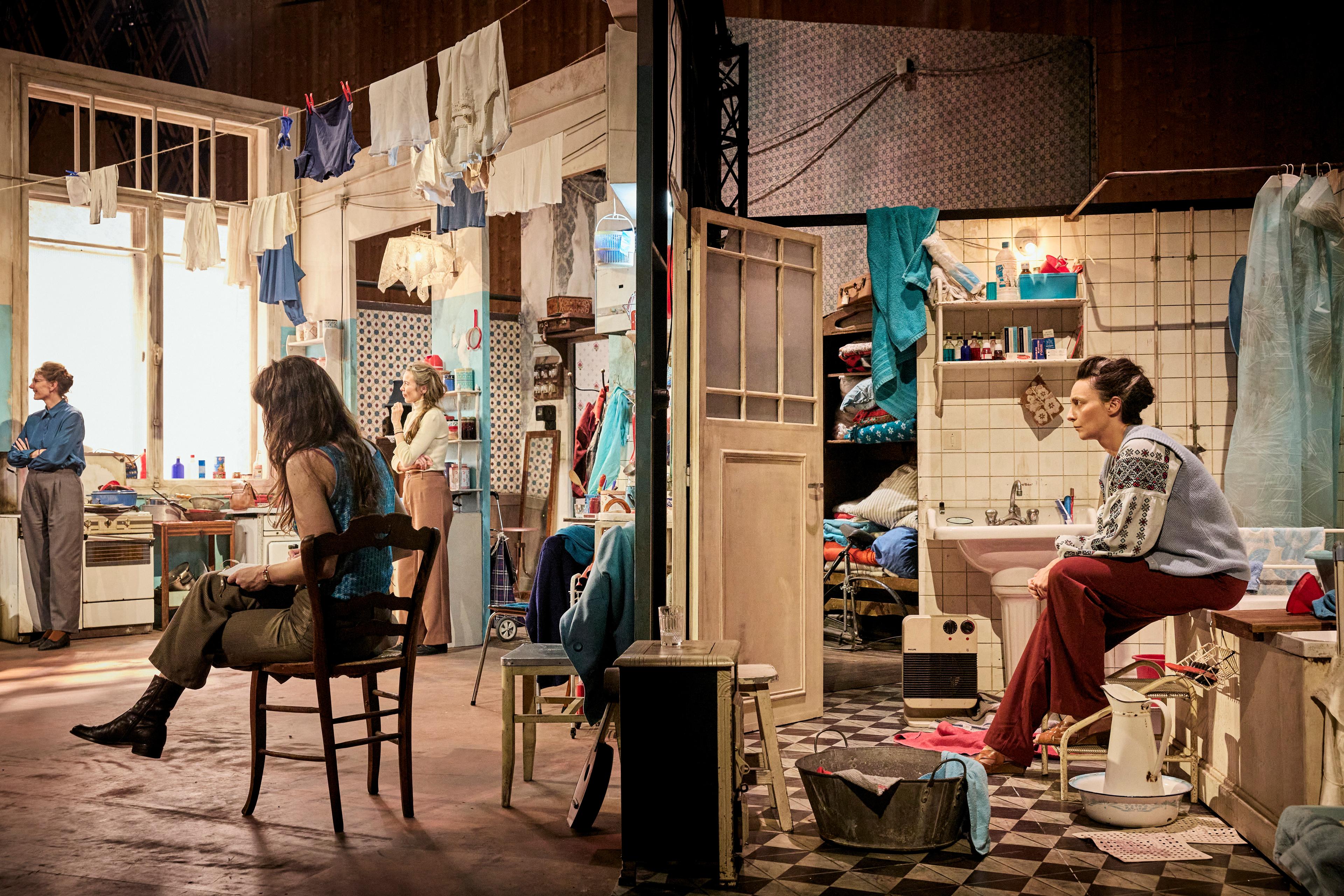 „La guerre n'a pas un visage de femme“ in der Regie von Julie Deliquet. Foto Christophe Raynaud de Lage