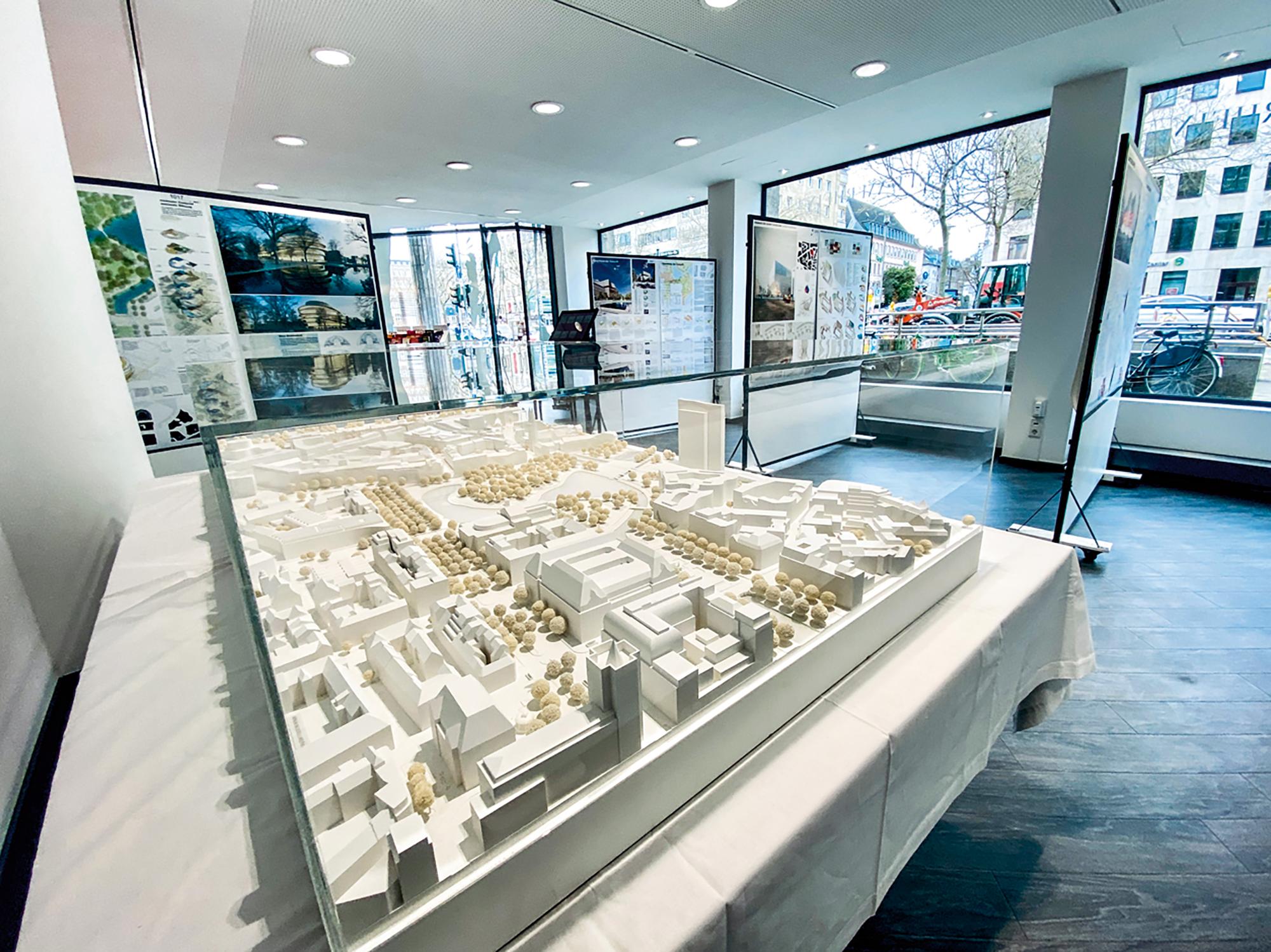 Präsentation der Siegerentwürfe des städtebaulichen Wettbewerbs zum »Opernhaus der Zukunft « im Opernshop Düsseldorf, 2023