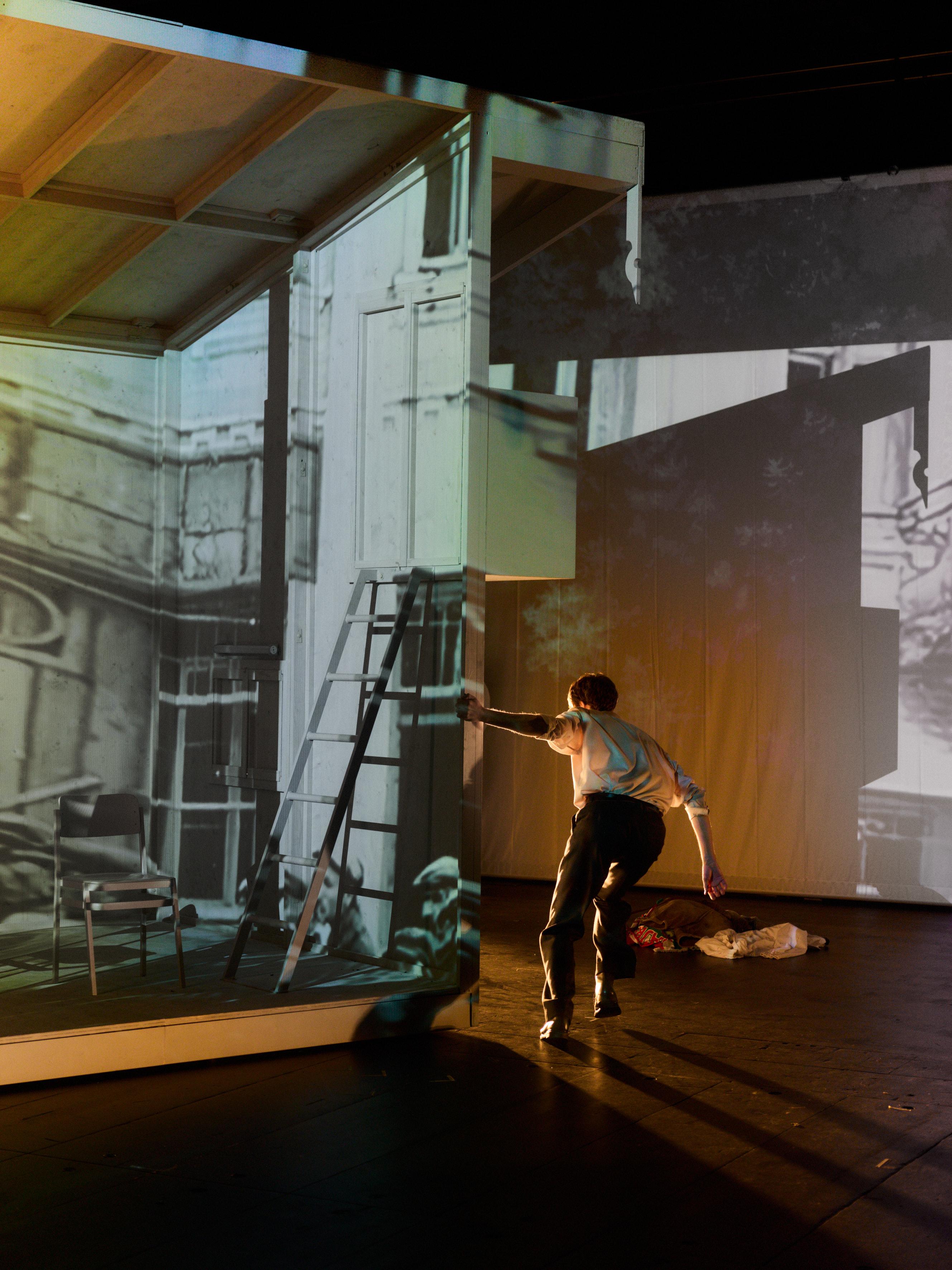 Das Vergangene vergeht nicht: „Zeit ohne Gefühle“ von Lena Gorelik in der Regie von Christine Umpfenbach an den Kammerspielen München.