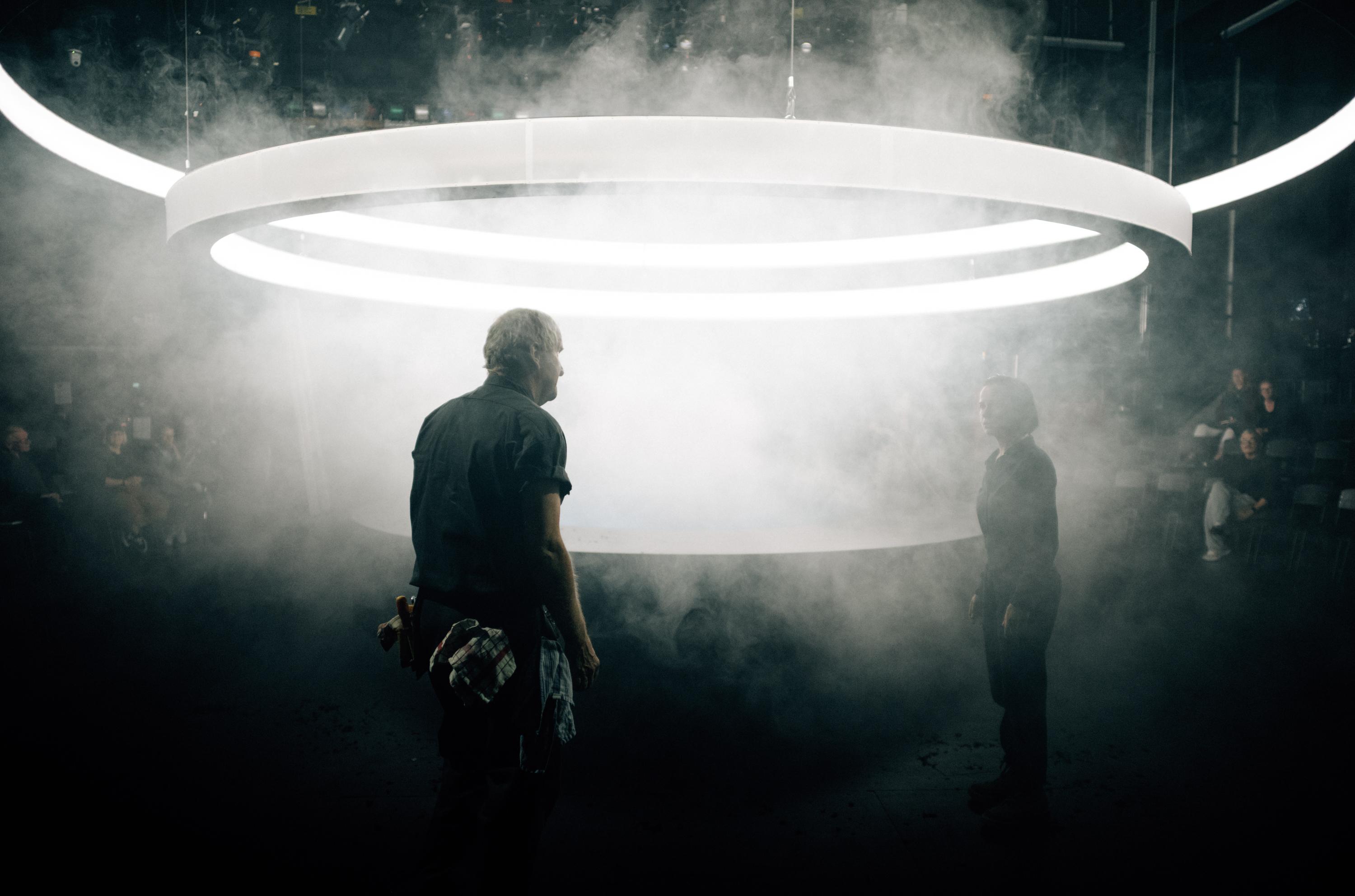 Die Uraufführung von „Menschliches Repertoire“ von Noah Haidle in der Regie von Kathrin Mädler am Theater Oberhausen. Foto Lukas Diller