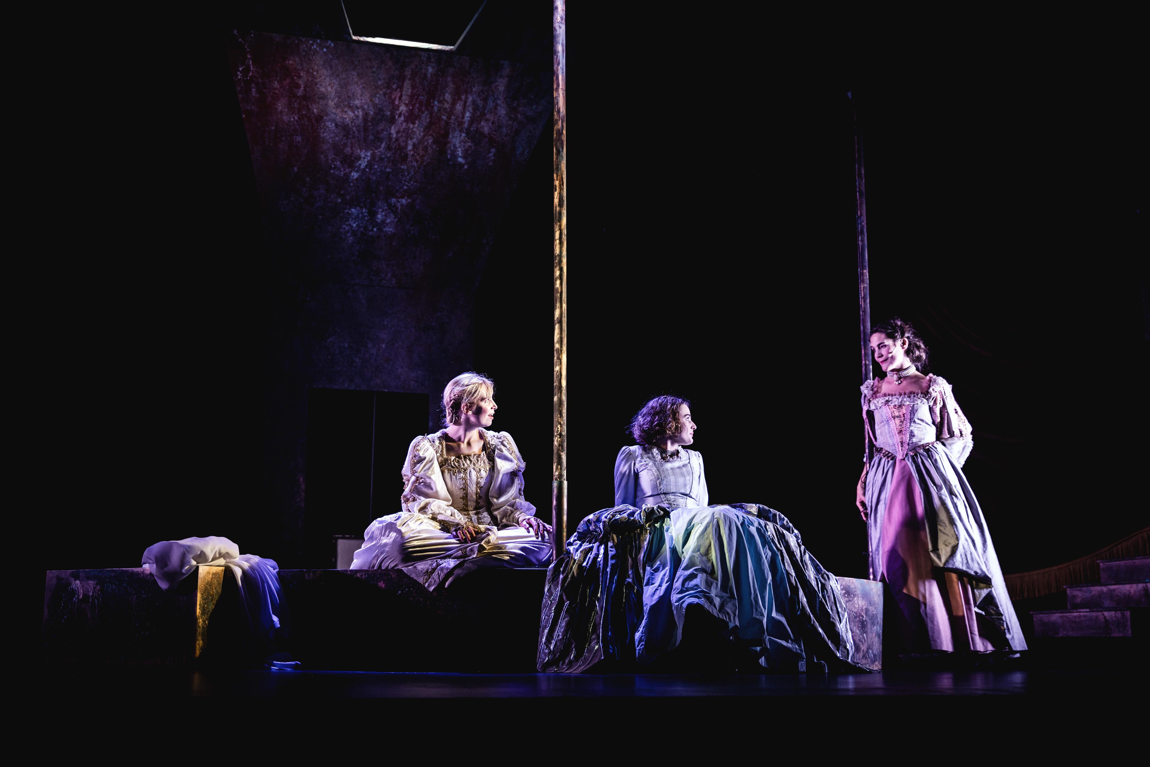 Sie sind die wahren Heldinnen der Celler Schlossgeschichte: In „Schloss der Frauen" zeigt sich die Geschichte des Celler Schlosstheaters als Emanzipationsnarration.